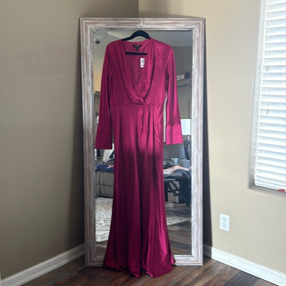 NWT’s Banana Republic Silk Magenta Maxi Dress. Size 14, runs closer to a 12.